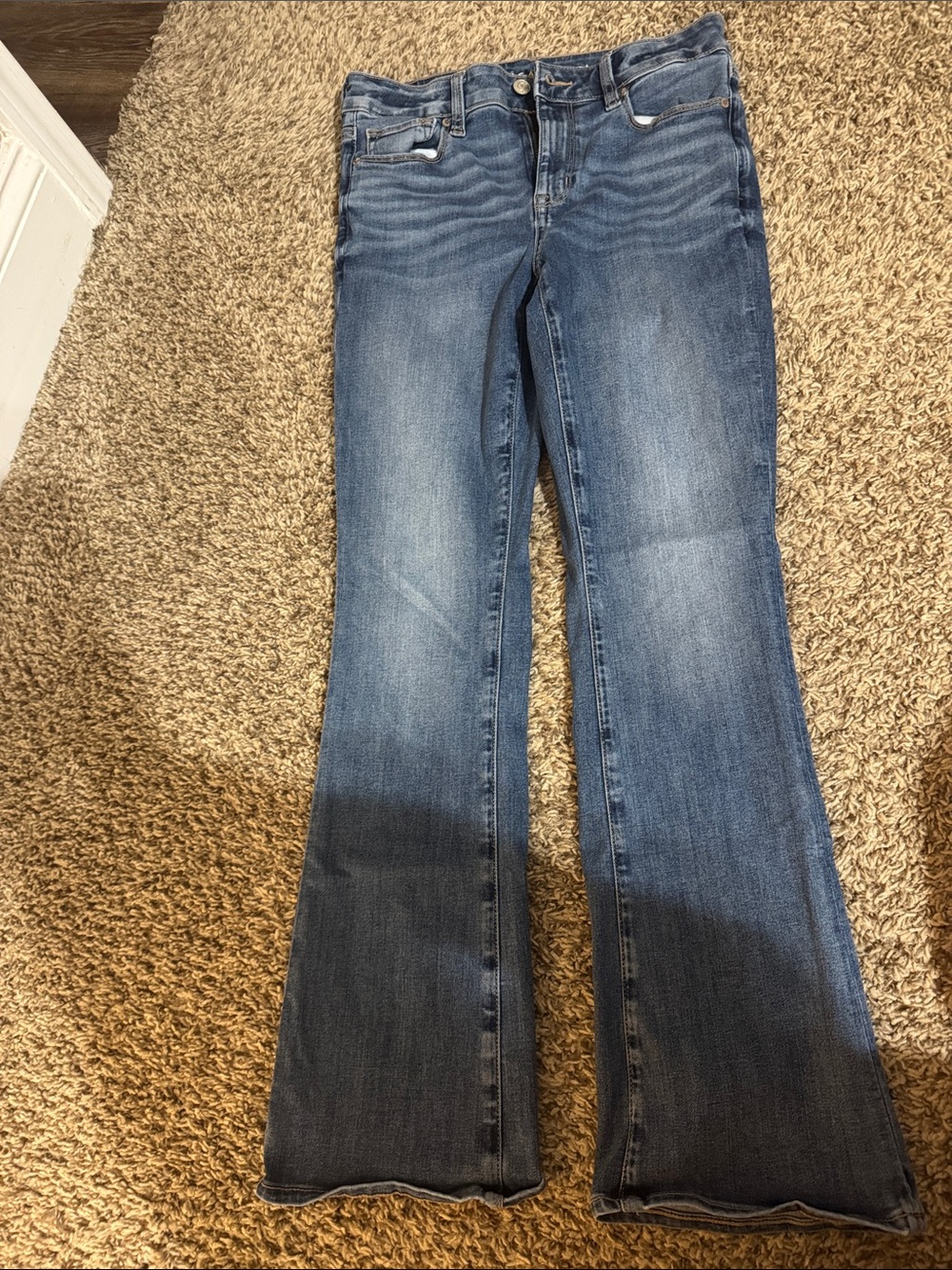 American Eagle Outfitters Women’s skinny kick Jeans - Mid Wash- high rise